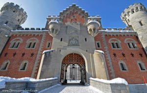 733986_613764395316001_170987911_n