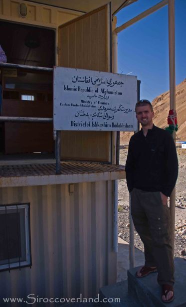 Border photo, in or out?