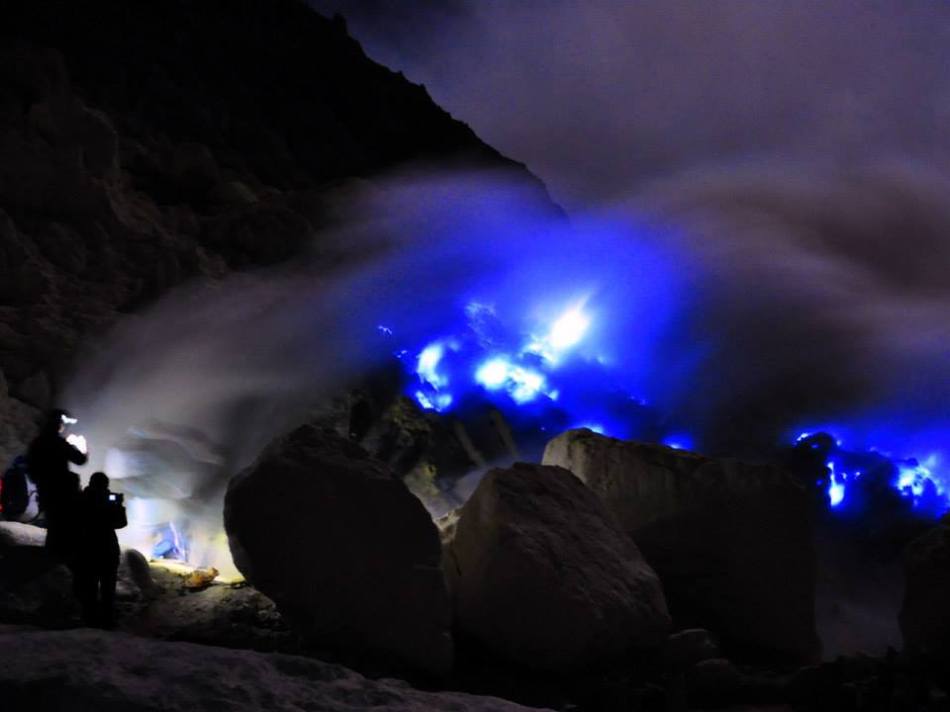 Java Blue Flames Photo of the Week: Blue Flame, Kawah Ijen, Java, November 2013 ...